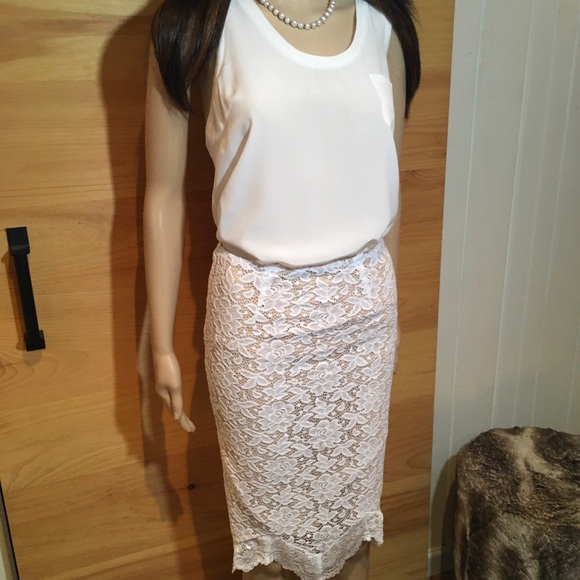 NWOT WHITE LACE NUDE LINED SKIRT - Picture 7 of 8